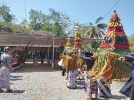 MERTI DUSUN/RASULAN KARANGAWEN TIMUR (POKAK,TEGALREJO,KARANGAWEN,NGAGLIK)